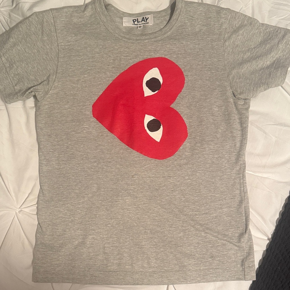 Gray Commes De Garçon tee